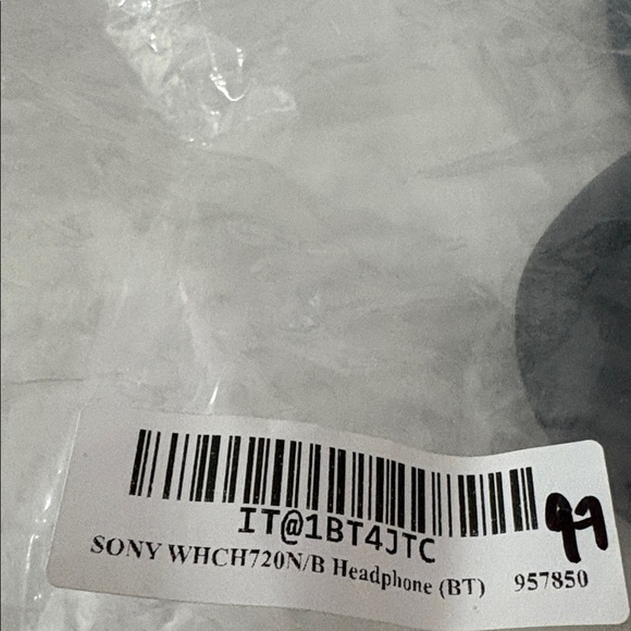 Sleek Black Wireless Headphones - Picture 5 of 5